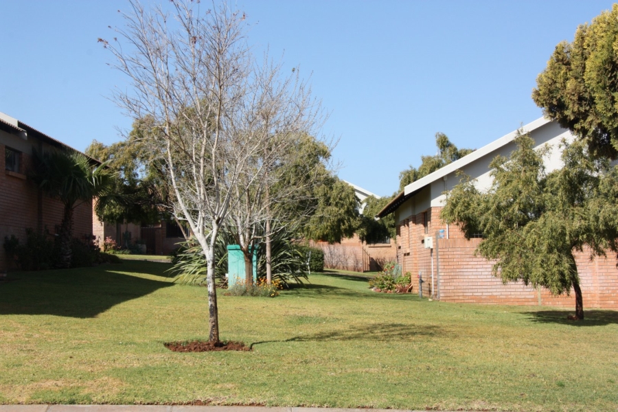 2 Bedroom Property for Sale in Langenhovenpark Free State
